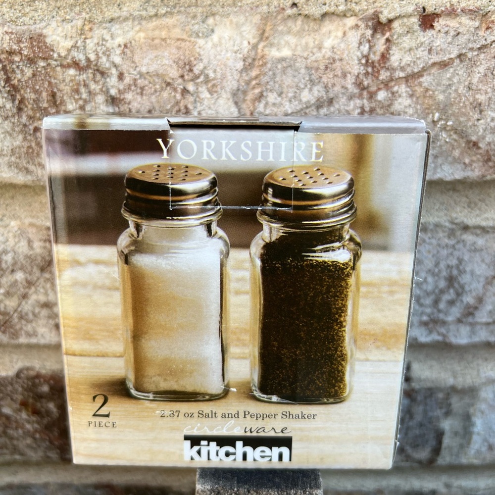 Glass salt and pepper shaker new